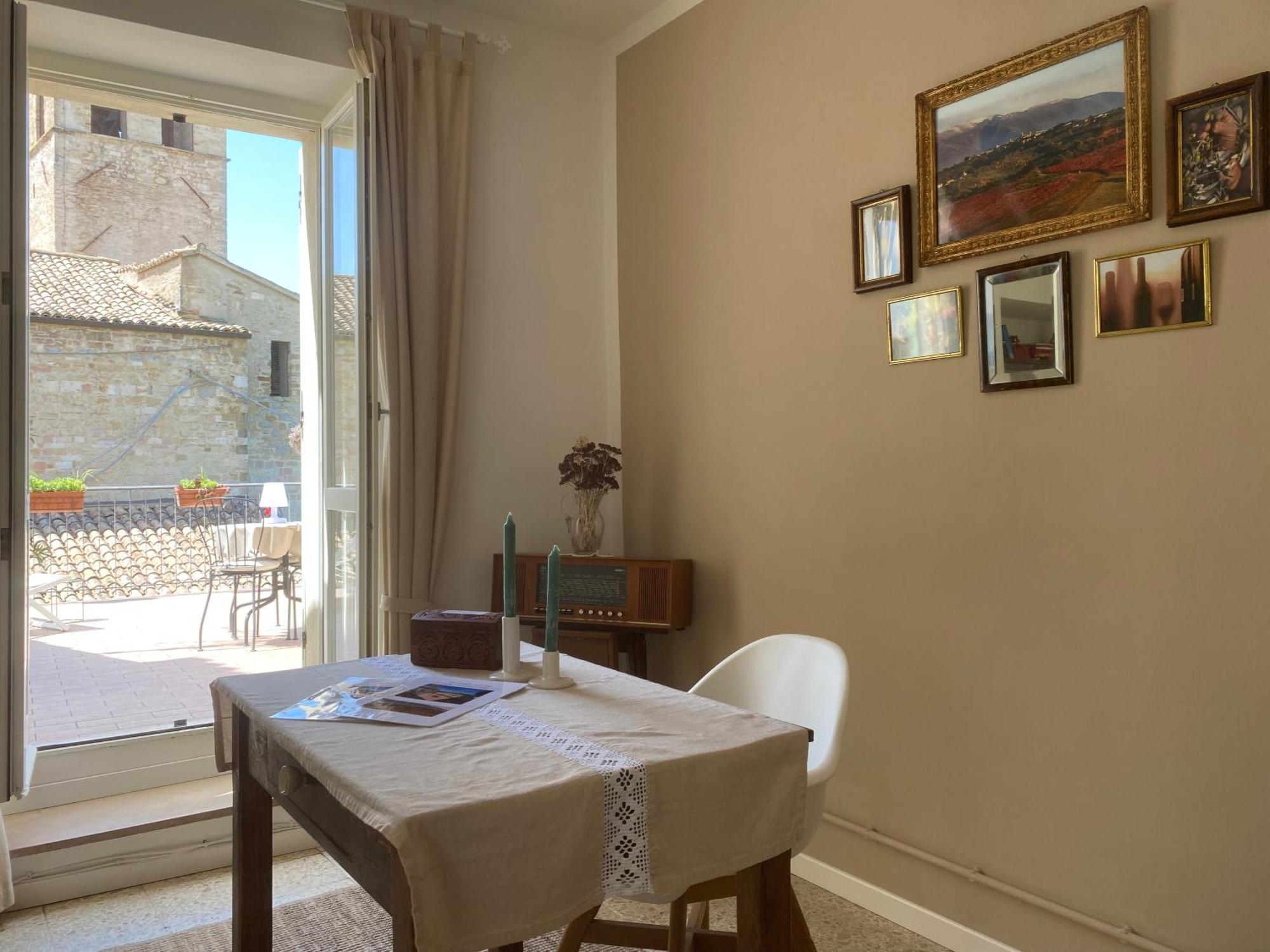 App. Con Terrazza Panoramica In Centro-Montefalco Exterior photo
