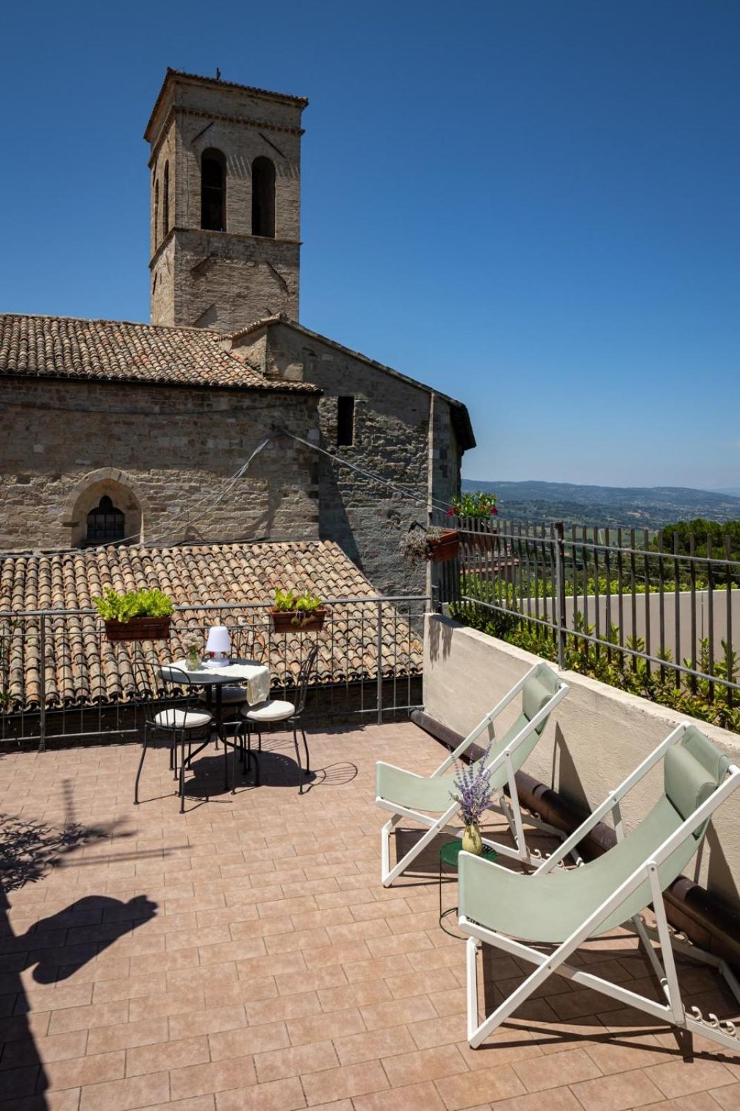 App. Con Terrazza Panoramica In Centro-Montefalco Exterior photo